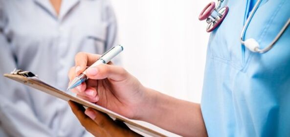 medikuak bizkarreko minaren tratamendua agintzen du